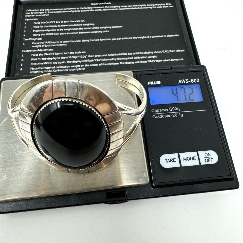 E YAZZIE Navajo sterling silver, large onyx cuff bracelet, 47.2g - Picture 13 of 13